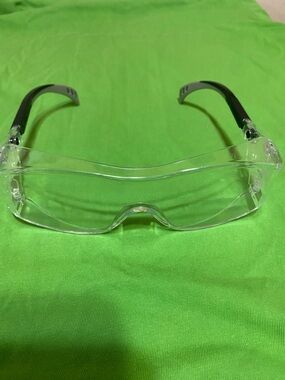2x 5$ Clear Protective Safety Glasses Black Temples 2 x5.00$Left 2 p open Offer